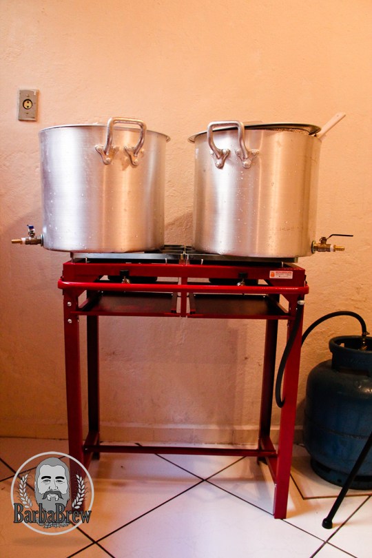 Panelas e fogão industrial