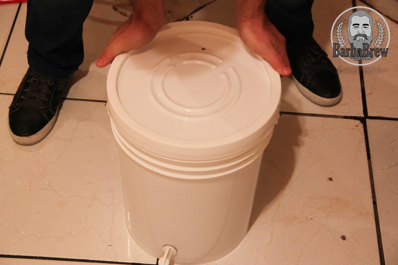 Fermentador e airlock