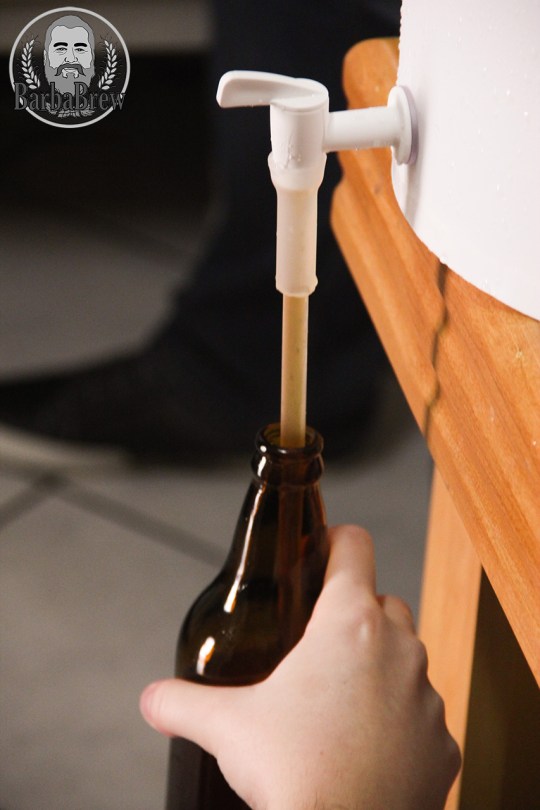 Enchendo as garrafas